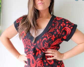 Vintage BLACK and RED Slouchy Sweater Vest...size medium to large...folk. black. hippie. . boho. knit. retro. mod. floral.