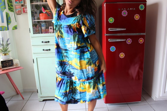 1960s Vintage HAWAIIAN Frock Dress...size small w… - image 4