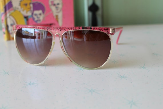 Vintage 1980s MOD GIRL Sunglasses....fancy. big l… - image 5