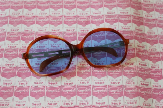 Vintage 1960s MOD GIRL Sunglasses....fancy. big l… - image 4