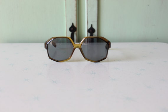 Vintage Green Mod Taiwan ROC 1970s 1980s Sunglass… - image 2