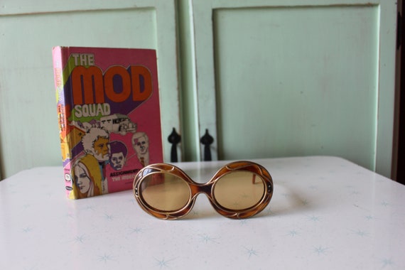 1950s 1960s MOD GIRL Sunglasses....groovy. france… - image 2