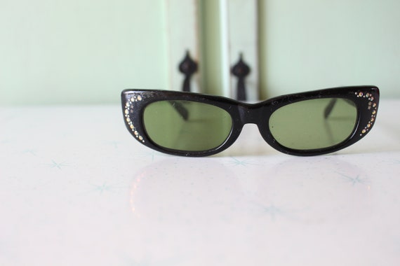 1960s 1970s Vintage Jeweled Cateye Sunglasses....… - image 3