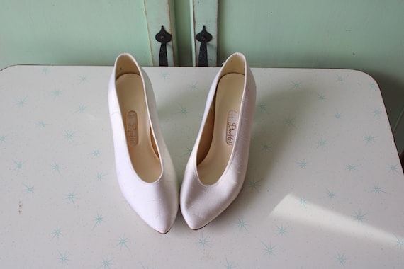 Vintage WHITE WEDDING Hollywood High Heels..size … - image 1