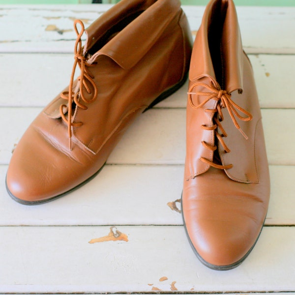 Botas diseño Mod Vintage INDIE... tamaño de 6,5 para mujeres... cuero marrón. diseño vintage. botas de cuero. botas de tobillo. mod. botas marrones. club de caza