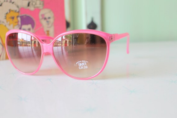 Vintage 70’s sunglasses. Taiwan ROC. s-l400.jpg main image 2