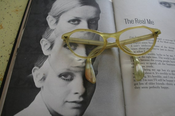 1950s 1960s Vintage YELLOW CAT EYE Glasses......v… - image 2