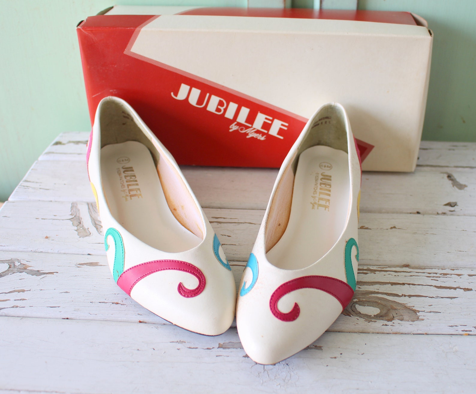 vintage rainbow flats...size 6.5 womens....ballet shoes. 80s flats. retro. jubilee urban. boho. hipster. fancy. pretty. mod. par