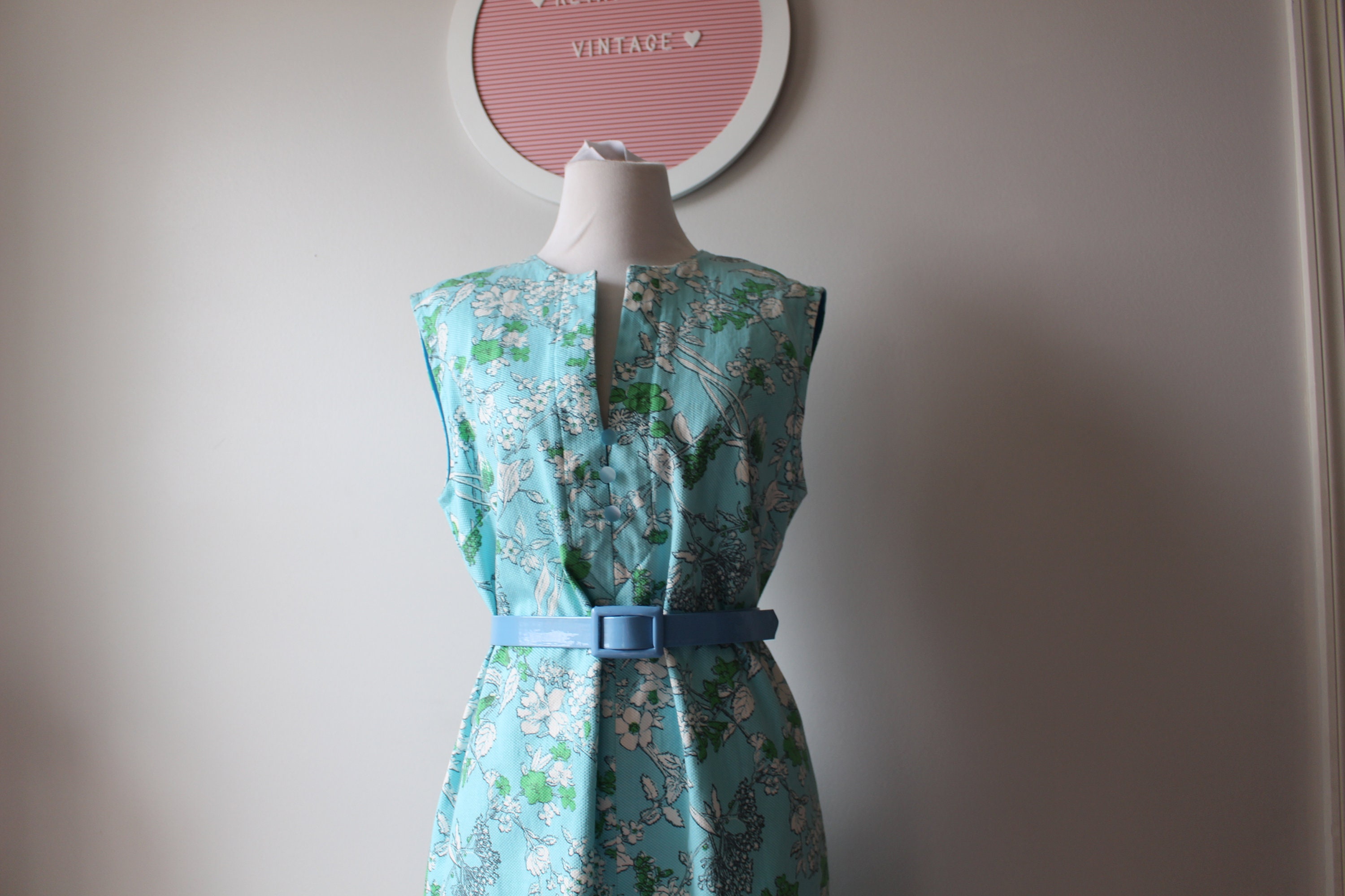 retroandme Vintage Mod Flower Colorful Jumper Dress..Size Medium large..1960s 1970s Dress. Retro. Garden Party. Bright. Twiggy. Floral Dress. Day Dress
