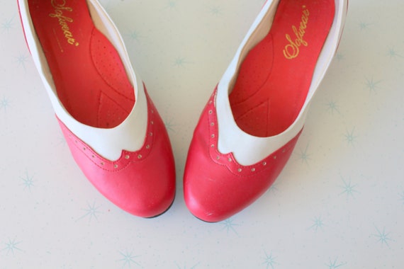 1960s RED and WHITE Two Toned Classic Heels....siz