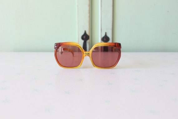 Vintage Brown Mod Taiwan ROC 1970s 1980s Sunglass… - image 1