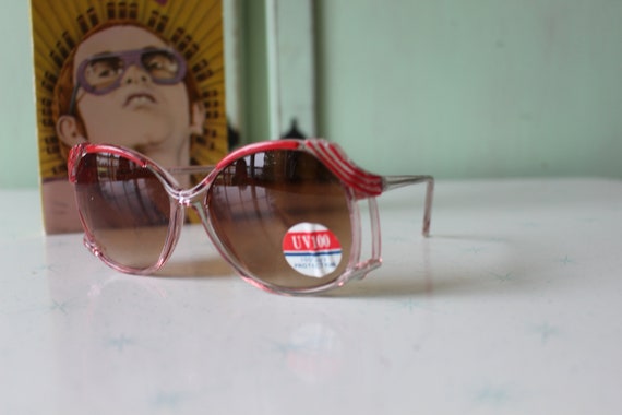 1970s 1980s MOD GIRL Red Sunglasses....big lens. … - image 4