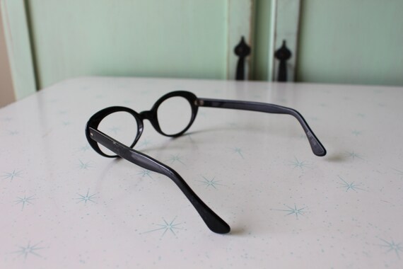 Vintage MOD GIRL Sunglasses.....rare. womens eyew… - image 5