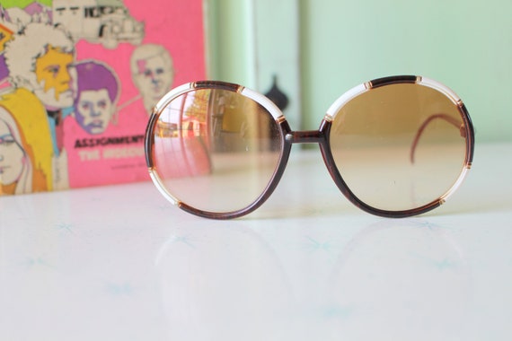Vintage 1980s MOD GIRL Sunglasses....fancy. big le