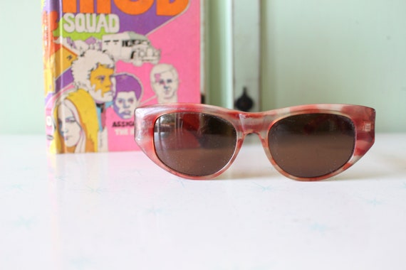 1970s TWIGGY MOD Sunglasses..... rare. twiggy. wo… - image 1