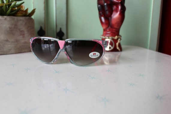 SALE/// Vintage PINK Mod Taiwan ROC 1970s 80s Sun… - image 8