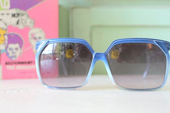 Vintage 1980s MOD GIRL Sunglasses....fancy. big le