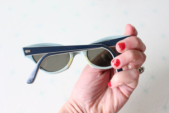 1960s Vintage CAT EYE Blue Sunglasses....vintage … - image 7