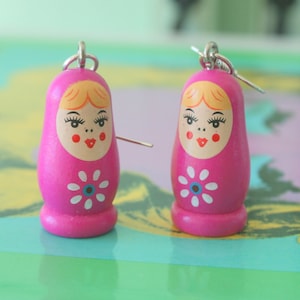 Vintage NESTING DOLL Earrings...dangly. cute. kitschy. vintage charms. creepy. charm earrings. retro. kitsch jewelry. doll charms