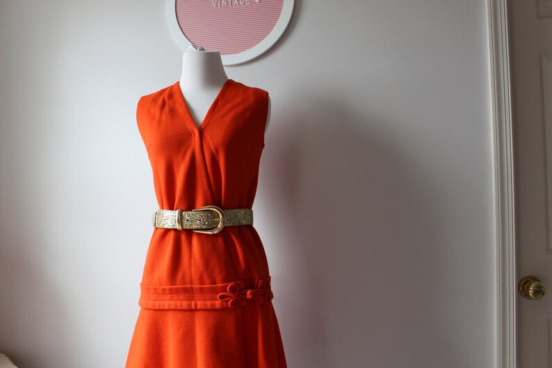 Vintage GROOVY 1970s Dress.....medium large womens.....orange. retro dress. 60s dress. 70s dress. mid century. groovy. vneck. waitress image 6