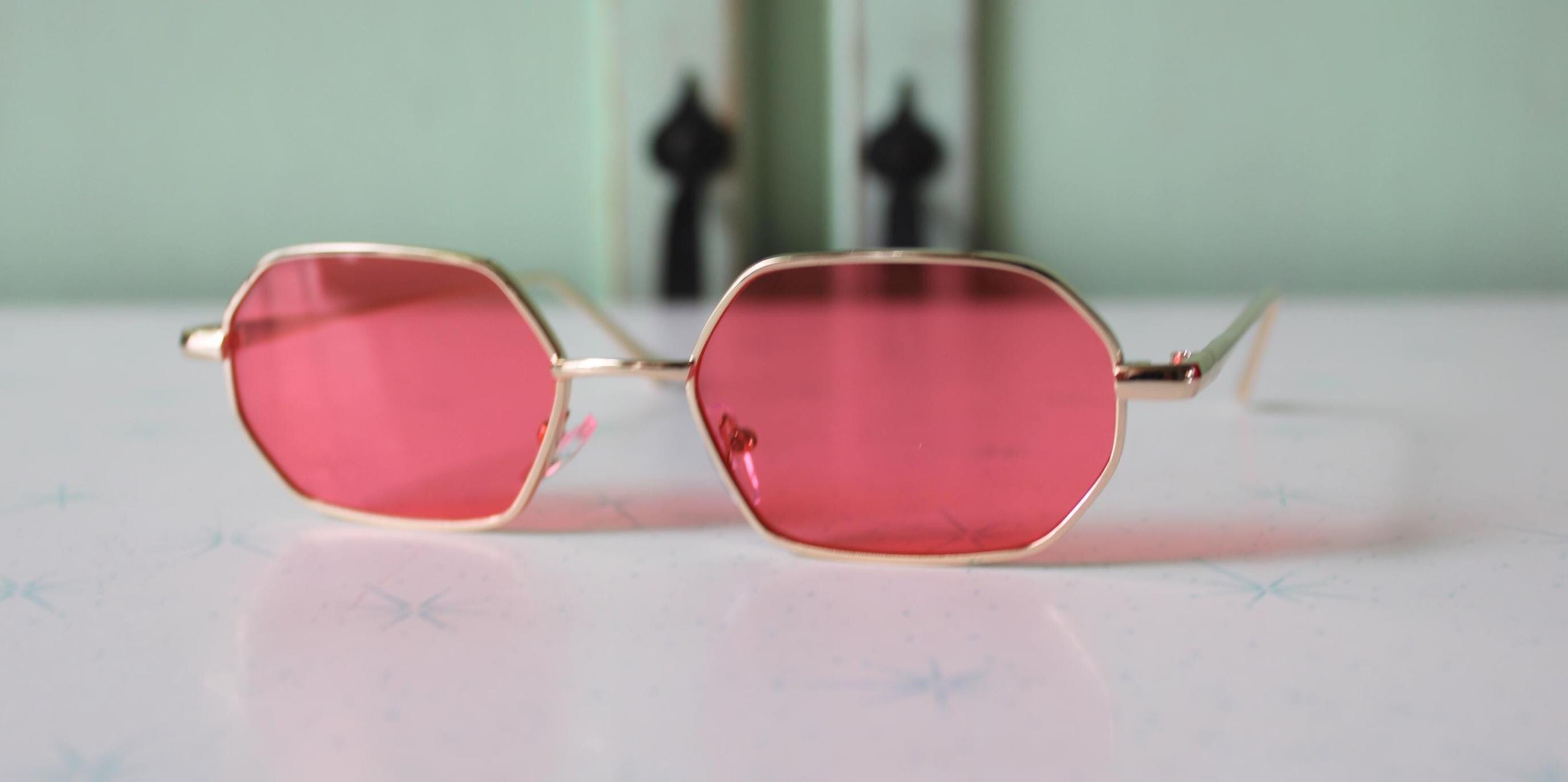 90s Pink Red Lens Sunglasses: Retro Hipster Festival Vibes  display picture 3