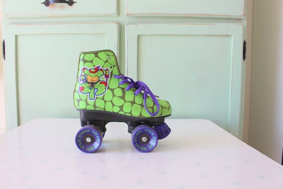 90s Vintage NINJA TURTLE SKATES...rad. retro. pace
