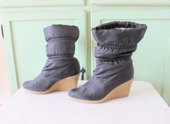1970s RAINBOOTS....size 8 wiomens...snow boots. ra