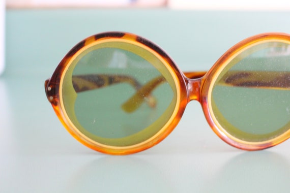 1960s Round Chic SUNGLASSES....mod. 1970s. oversi… - image 1