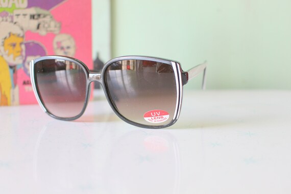 Vintage 1980s MOD GIRL Sunglasses....fancy. big le
