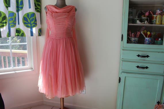 1960s Lovely Vintage PRETTY PINK Dress...very fan… - image 2