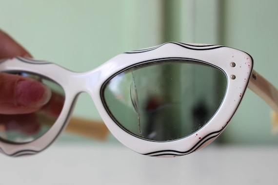 1950s 1960s Vintage CAT EYE Sunglasses..vintage e… - image 3