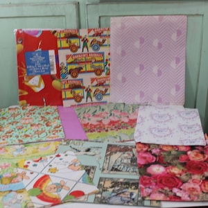 Vintage inpakpapier uit de jaren 60-70: retro bloemen, atomair, vakantie