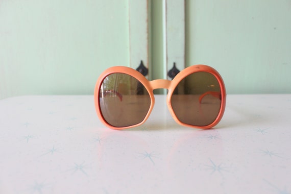 TRUE VINTAGE 1960s Atomic Retro Sunglasses...eyew… - image 1