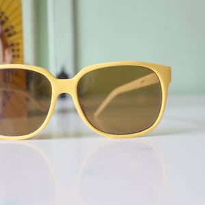1980s Vintage YELLOW Mod Sunglasses....retro. colorful shades. costume. hipster. round. shades. indie. chic. sunglasses. boho. deadstock.