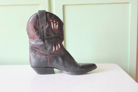 Vintage COWBOY Boots. texas. flings. black. countr