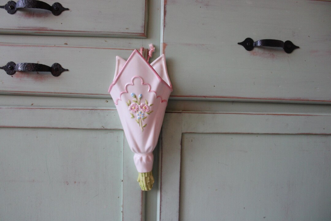 1980s Vintage Cottage Home Wall Vase Bouquet Decor...fancy. Kitsch ...