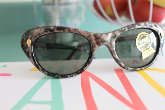 Vintage 1970s Speckled Cateyed VINTAGE Sunglasses… - image 1