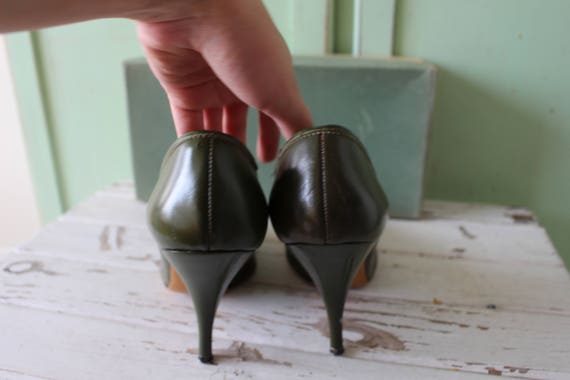 1960s Vintage OLIVE Green Heels.size 6.5 womens..… - image 3