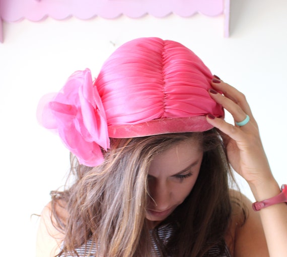 Vintage Mid Century Hat....tulle hat. church. pink