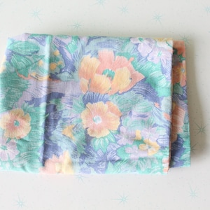 Vintage kussensloop jaren 70 met bloemen: shabby chic beddengoed
