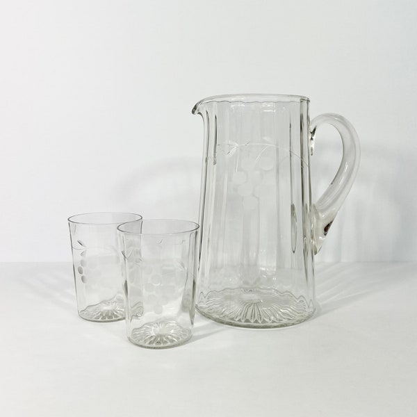 Vintage Mid Century Grape Vine Etched Glass Pitcher and Tumbler Set // Jug and Glasses // Cocktail Set // Lemonade // Sangria // Set of 3