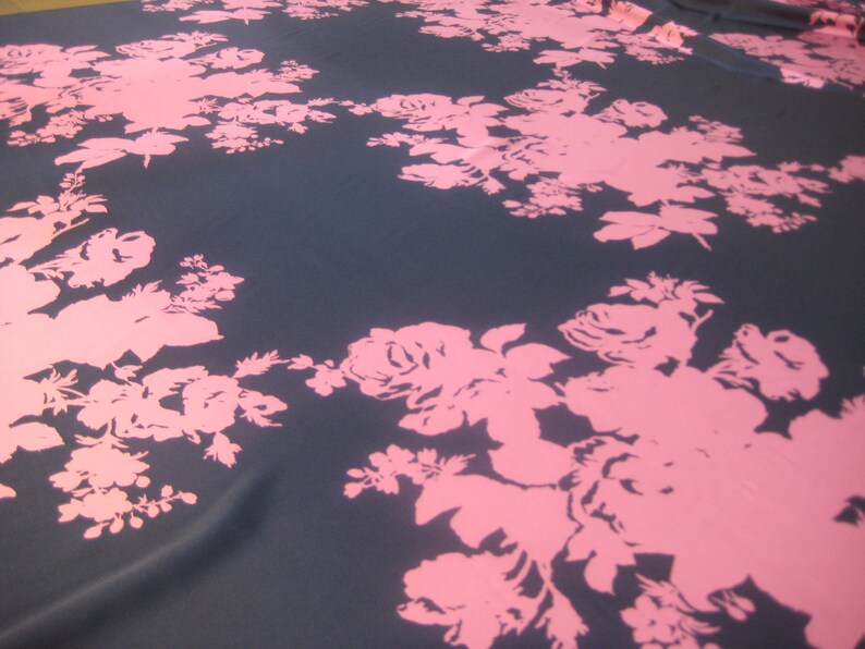 100/% SILK CHARMEUSE Fabric Print Navy Hot Pink Floral Bouquet Design 54 Wide Bt The Yard