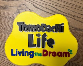 Letrero de escritorio Tomodachi Life impreso en 3D / Decoración personalizada para sala de juegos de Nintendo, accesorio para estante "Viviendo el sueño"