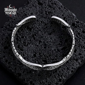 Packaging view of the Angel Wings 925 sterling silver bracelet presented in a jewelry pouch, gift-ready for special occasions. The bracelet rests inside, showcasing how it arrives as a birthday gift, Valentine's Day present, Christmas jewelry, or Mother's Day gift.