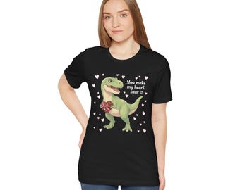 彼女のためのバレンタイン恐竜シャツ、かわいいTレックスシャツ、You Make My Heart Saur、ブラック、面白い恐竜の彼女へのギフト、ロマンチックなラブTシャツ