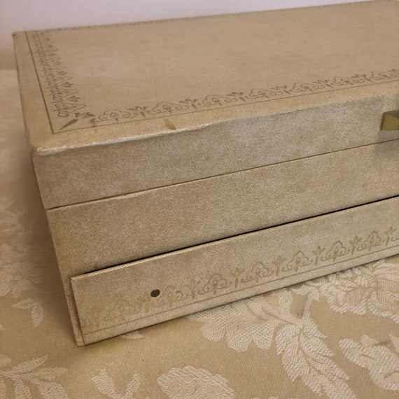 Vintage Cream Color Jewelry Box Gold Trim Jewelry Box… Gem