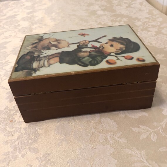 Toyo Japan Music Box With Blue Corduroy Inside Lining… Gem