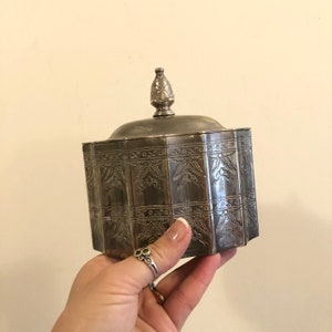 England Silver Red Fabric Lined Inside Gorgeous Silver Canister With Red Lining Godinger Canister