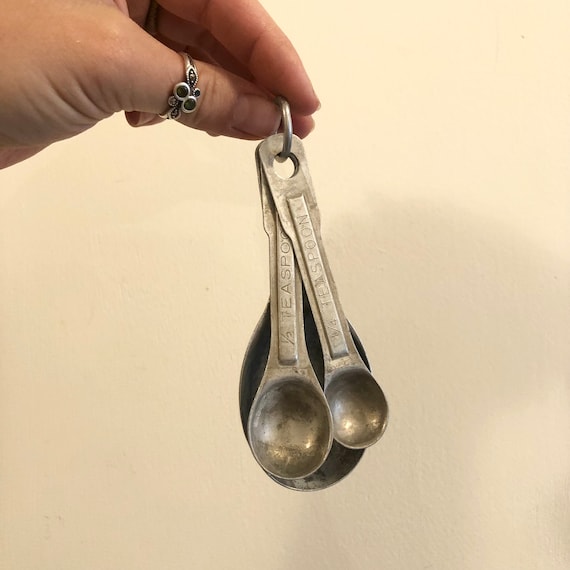 Vintage Aluminum Measuring Spoons Set of 3 Tablespoon Half Teaspoon One  Quarter Teaspoon Set of Three Antique Aluminum Spoon Measuring Set -   Israel