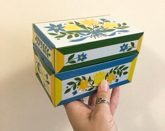 Vintage Tin Recipe Box Decorated In A Bright Colored Theme Recipe Tin Recipes Antiqued Kitchen Decor By Syndicate MFG